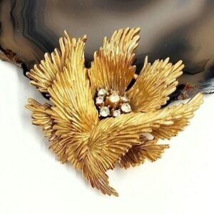 Trifari Textured 3D Gold Tone Rhinestones Center Leaf Design Signed VTG Brooch